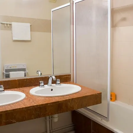 Madame Du Golf موليات-إي-ما